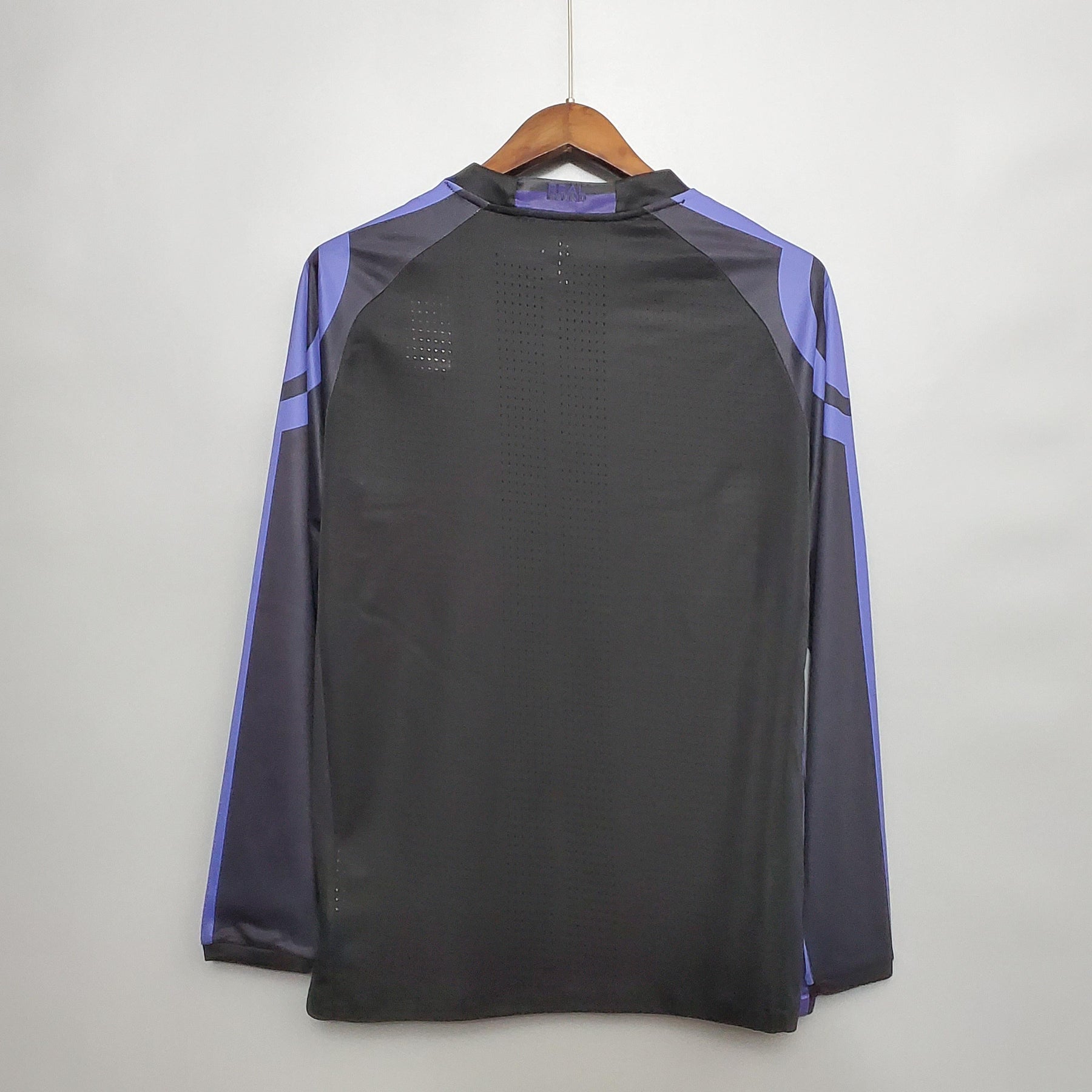 Real Madrid Retro Away Jersey 2015/2016 - Long Sleeve
