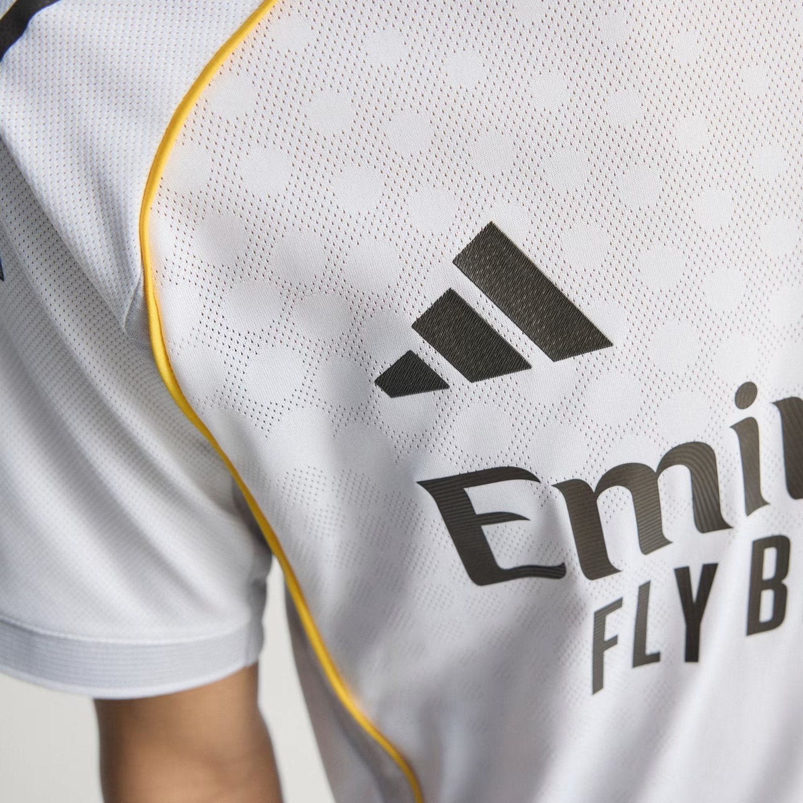 Real Madrid Home Jersey 2025/26 - Version Fan