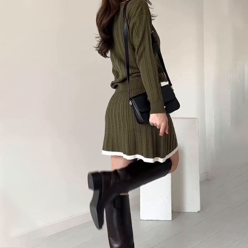 Conjunto moderno para mujer: Suéter de punto y falda corta